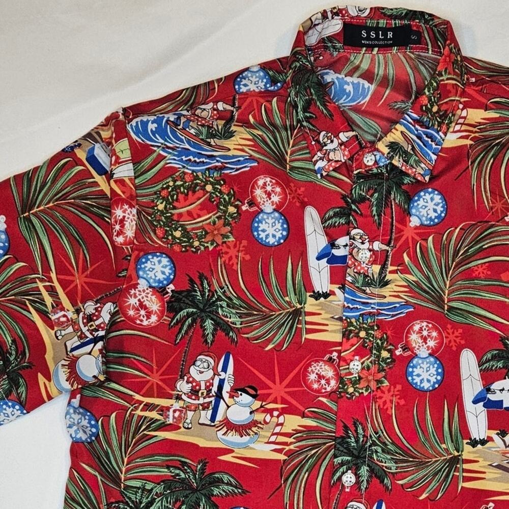 SSLR Men's Collection‎ Small Surfing Santa Short Sleeve Buttondown Shirt
